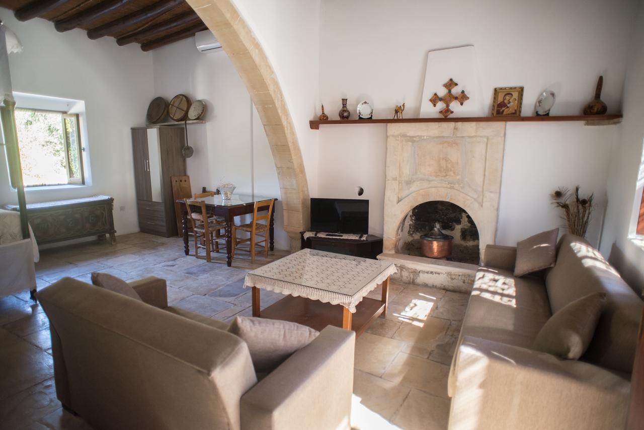 Chloe'S House Guest House Pano Akourdalia Екстериор снимка